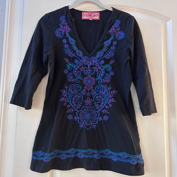 Johnny Was Tops - Johnny Was LA Fitted V Neck Embroidered 2/3 length sleeve top. 100% cotton. Boho